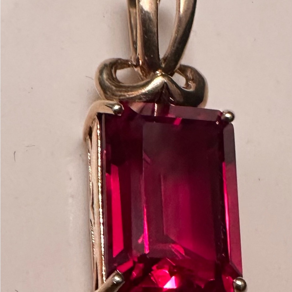 Elegant Ruby Pendant Necklace
Yellow Gold 10K